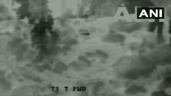 తోక ముడిచిన పాక్: భారత్ దెబ్బకు ఉగ్రవాదులు పరుగో పరుగు, వైరల్ వీడియో!