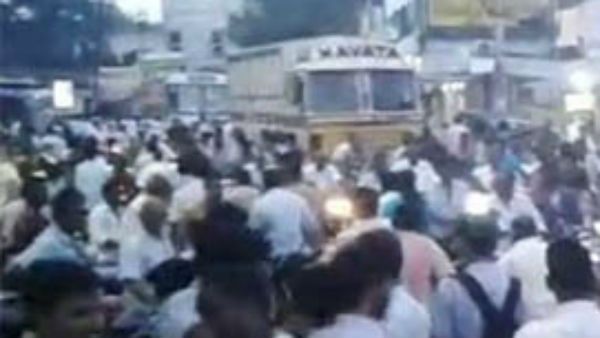 జంక్షన్లో బర్త్ డే ఫంక్షన్ ... వైసీపీ ఎమ్మెల్యే కొడుకుపై కేసు నమోదు