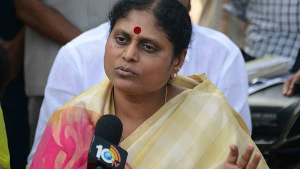 గాల్లో చక్కర్లు కొట్టిన ప్లేన్: అదే విమానంలో సీఎం జగన్ తల్లి విజయమ్మ