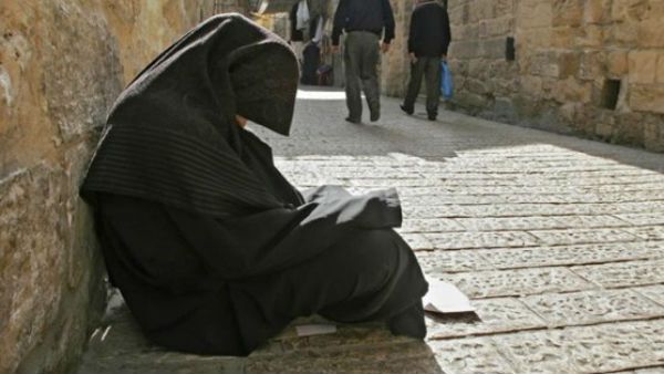 పేరుకే యాచకుడు: డబ్బులను లెక్కబెట్టేందుకు 8 గంటల సమయం..ఎంతో తెలుసా..?