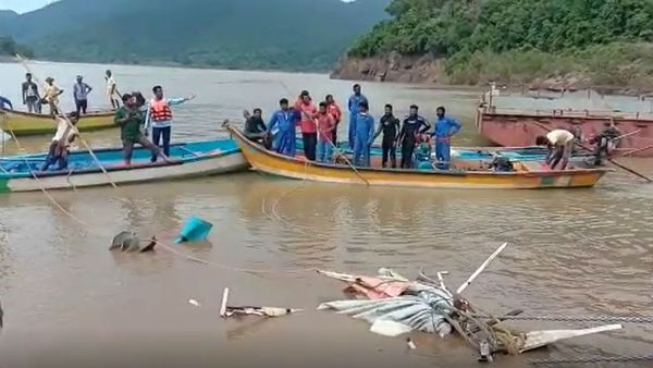 ఒడ్డుకు చేరిన రాయల్ వశిష్ట బోటు..మరో అయిదు మృత దేహాలు లభ్యం