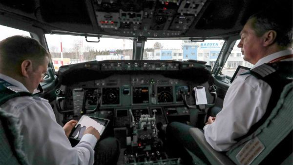 పైలట్లతో పాటు వారి తప్పిదంతోనే ఆ విమాన ప్రమాదం: నివేదిక