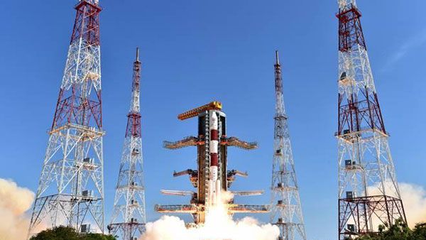 చంద్రయాన్-1కు 11 ఏళ్లు: ప్రయోగం చివరి నిమిషంలో ఏం జరిగింది..? శాస్త్రవేత్తలు ఏం చెప్పారు?