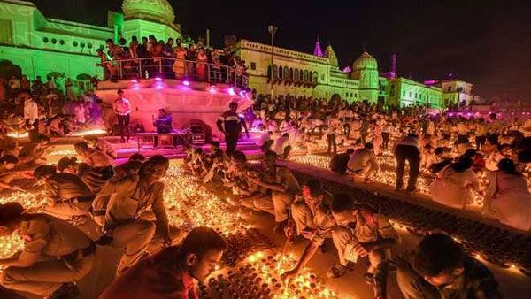 సరయూ తీరంలో సరికొత్త అధ్యాయం..చరిత్ర సృష్టించిన అయోధ్య.. !