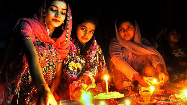 ప్రమిదల దీపావళి.. పర్యావరణ హిత దీపావళి .. లక్ష్మీ కటాక్షం అప్పుడే