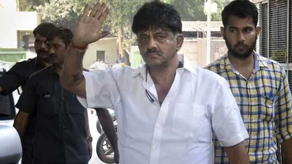 అక్రమాస్తుల్లో డీకే ప్రపంచ రికార్డు, ట్రబుల్ షూటర్ త్రిబుల్ సెంచురి, ఈడీ!