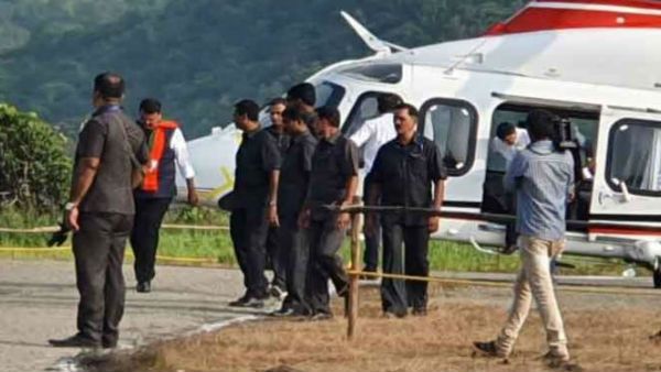 జారిన హెలికాప్టర్: మహారాష్ట్ర సీఎంకు తప్పిన ప్రమాదం