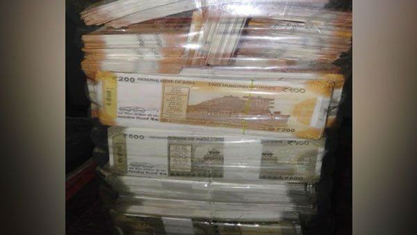 పాక్ లో భారీగా దొంగ నోట్ల ముద్రణ: నేపాల్, బంగ్లాదేశ్ మీదుగా భారత్ కు: రూ.50 లక్షల నగదు పట్టివేత