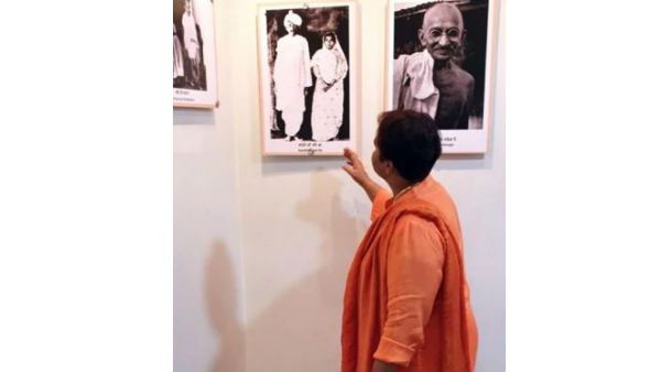 మహాత్మాగాంధీ జాతి పిత కాదు.. జాతి పుత్రరత్నం... బీజేపీ ఎంపీ సాద్వీ ప్రజ్ఞా