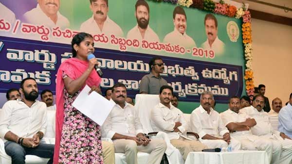 గ్రామ సచివాలయ ఉద్యోగులకు ఏపీ సర్కార్ కొత్త ట్విస్ట్ .. మూడేళ్ళు పనిచెయ్యాలని నిబంధన