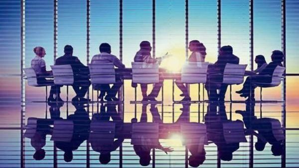 ఉన్నత స్థాయి ఉద్యోగాలకు చెక్... వేతనాల్లో భారీ మార్పులకు కంపెనీలు సిద్ధం