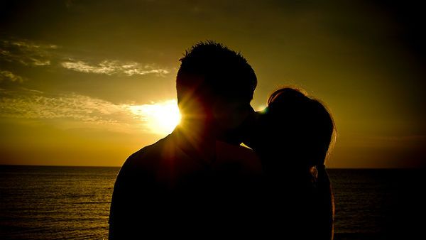 వెంటపడి ప్రేమించావు! ఇప్పుడేమో ముఖంచాటేస్తావా?: యువకుడిపై ప్రియురాలు యాసిడ్ దాడి