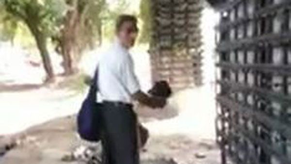 WATCH VIDEO : అలా వచ్చాడు.. ఇలా మాయం చేశాడు.. ఆ తాత ఏమి ఎత్తుకెళ్లాడంటే..!