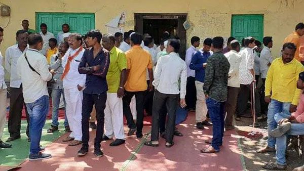 షేక్‌హ్యాండ్ ఇస్తానని కత్తితో దాడి, ఎన్నికల ర్యాలీలో దుండగుడి బీభత్సం..