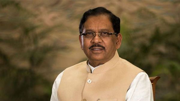 ఐటీ దాడులు, మాజీ ఉప ముఖ్యమంత్రికి అన్న కొడుకు విలన్, మెడికల్ సీటు రూ. కోటి !