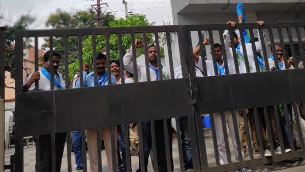 తెలంగాణ బంద్: పోలీసుల అత్యుత్సాహం.. వామపక్ష నేత తీవ్రగాయం.. బొటనవేలు తెగడంతో..