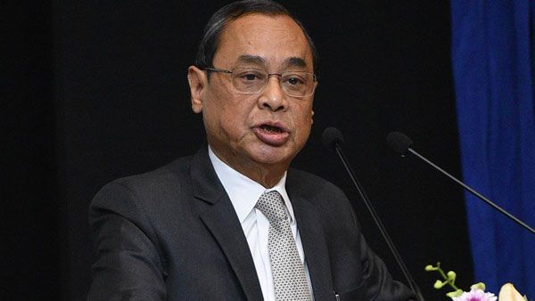 అయోధ్య పుస్తకాన్ని చించేసిన న్యాయవాది: మీరిలాగే వాదిస్తే..లేచి వెళ్లిపోతామంటూ చీఫ్ జస్టిస్ ఫైర్!