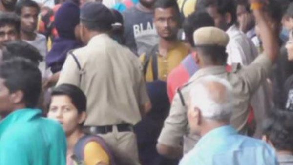 ప్రయాణీకులపై లాఠీఛార్జ్.. సికింద్రాబాద్ రైల్వే స్టేషన్‌లో తోపులాట.. ఆర్టీసీ సమ్మె ఎఫెక్ట్