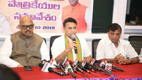 చంద్రబాబు ప్రభుత్వ అవినీతిపై దర్యాప్తు మీరు చేస్తారా? మమ్మల్ని చేయమంటారా?: జగన్ కు బీజేపీ ఆప్షన్