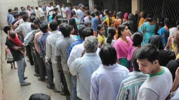 శతాధిక వృద్ధుల్లో వెల్లివిరిసిన చైతన్యం.. పోలింగ్ స్టేషన్ల వద్ద వృద్ధుల బారులు...