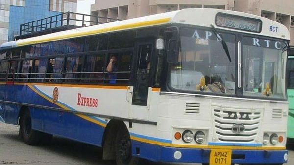 టీయస్ఆర్టీసీ ఉనికినే ప్రశ్నించేలా: ఏపీయస్ఆర్టీసీ విలీనానికి ఇబ్బందులేనా: కేంద్ర వాదనలతో ఇరకాటం..!