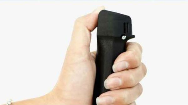 మహిళా... రెవెన్యూ ఉద్యోగులకు పెప్పర్ స్ప్రే....!