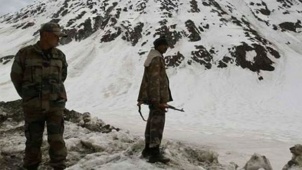 సియాచిన్: మంచుగడ్డలు పడి ఇద్దరు సైనికులు మృతి