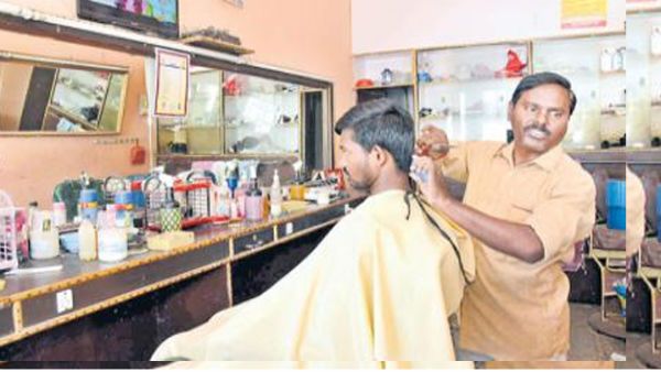 ఆర్ధిక ఇబ్బందుల్లో కత్తెర పట్టిన ఆర్టీసీ కండక్టర్ .. పస్తులుండలేక కూలీనాలీ చేస్తున్న కార్మిక లోకం