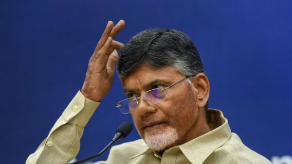 టీడీపీని వీడే ఆలోచనలో మరో ఇద్దరు ఎమ్మెల్యేలు .. బాబుకు షాక్ ఇచ్చే ఆ నేతలు ఎవరంటే ....