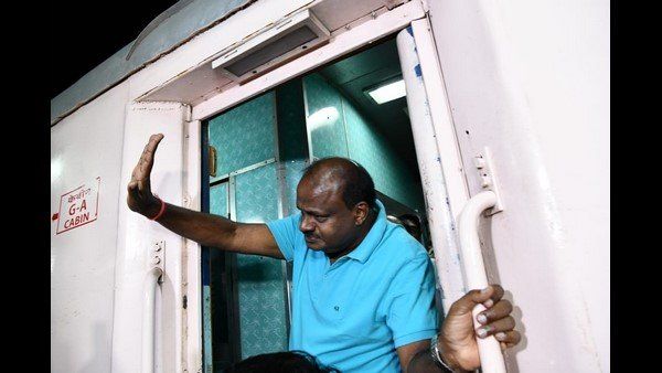 స్టార్ హోటల్‌లో రూం.. రాసలీలలకు కాదు, ఆ టైం లేదు, మీకు సిగ్గు మానం లేదు: మాజీ సీఎం ఫైర్