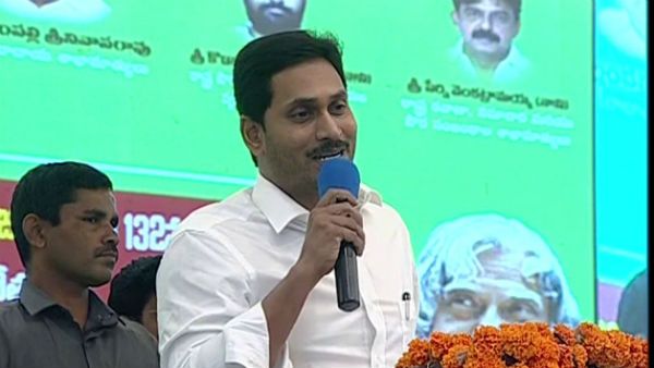 తెలుగు దుమారం... దేవాన్ష్ స్కూల్లో ఇంగ్లీష్ మీడియం ఉందా...?