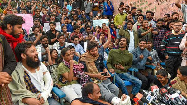 JNU Strike:ఫీజు 50శాతంకు తగ్గింపు..బీపీఎల్ విద్యార్థులకు 75శాతం తగ్గింపు