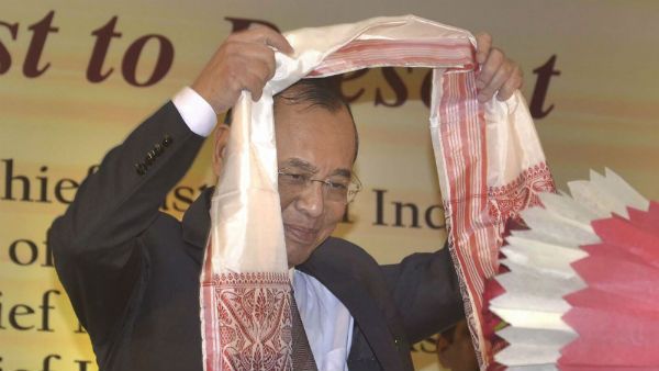 అయోధ్య తీర్పు: దేవాలయంలో సతీమణితో కలిసి పూజలు చేసిన సీజేఐ, వీడియో వైరల్ !