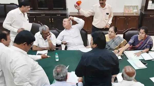 కర్ణాటకలో ఉప ఎన్నికల వేడి: మాజీ ఎమ్మెల్యేలకు తాజా షాక్: పాత షెడ్యూల్ ప్రకారమే పోలింగ్..!