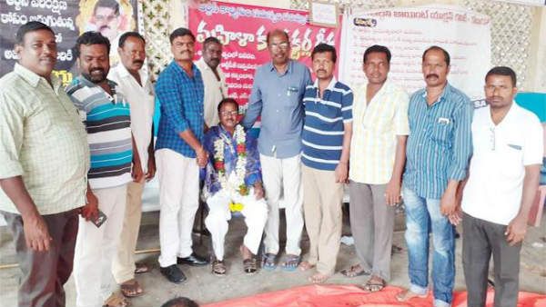 ఒకవైపు ఆర్టీసీ సమ్మె.. మరోవైపు డ్రైవర్ రిటైర్మెంట్.. తోటి కార్మికుల సత్కారం