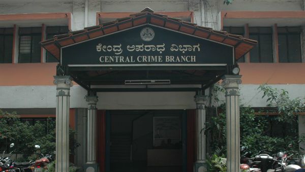 కేపీఎల్ క్రికెట్ మ్యాచ్ ఫిక్సింగ్, ముగ్గులోకి దింపిన లేడీ మోడల్స్, విదేశాల్లో బుక్కీ మకాం!