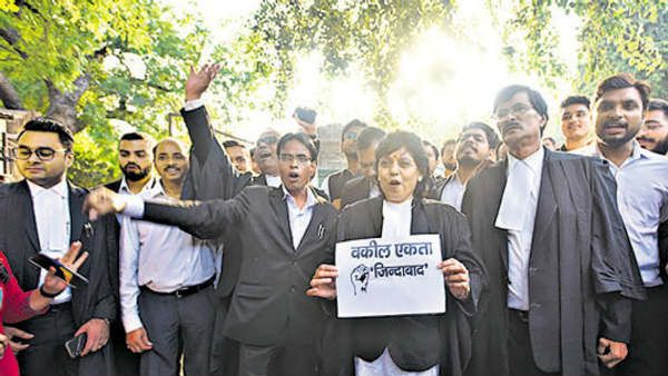 13 రోజుల తర్వాత విధుల్లోకి.. హైకోర్టు ఆదేశాలతో... భద్రతపై ఉద్యమిస్తాం: లాయర్లు