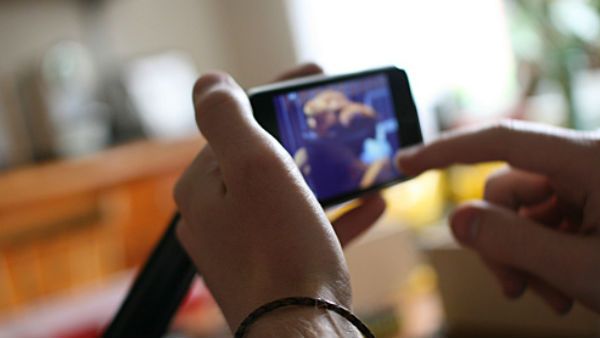 బాయ్‌ఫ్రెండ్‌కు... చెల్లెలి నగ్న విడీయోను పంపిన అక్క...!