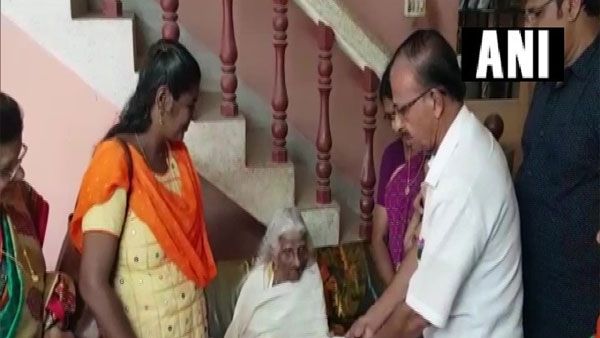 4వ తరగతి పరీక్ష రాసిన 105 సంవత్సరాల బామ్మ..! అందుకే అక్కడ వందశాతం అక్షరాస్యత