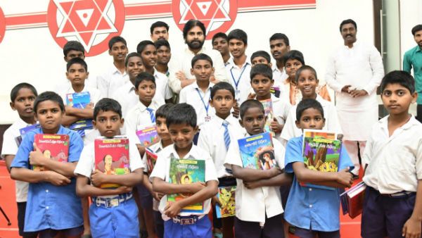 children's day: చిన్న పిల్లలతో పిల్లాడిలా పవన్ కళ్యాణ్ (ఫోటోలు)