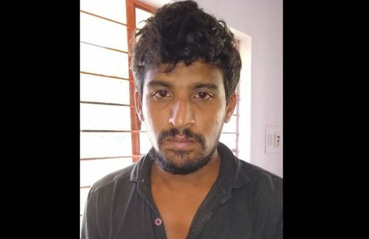 వీడు మామూలోడు కాదు, పెద్ద తోపు, ఒకేసారి 23 మంది పోలీసుల మొబైల్ ఫోన్లు లూటీ !