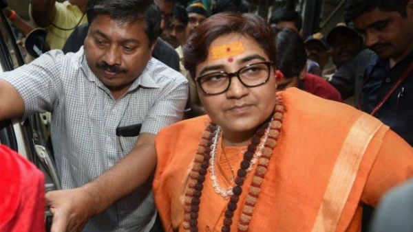 గాడ్సేను సభలో పొగిడిన ఘటన: క్షమాపణలు కోరిన ప్రగ్యా సింగ్, కానీ...!