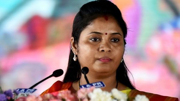 ఏపీ డిప్యూటీ సీఎం పుష్ప శ్రీవాణికి కొత్త చిక్కులు ... ఆ విషయంలో కోర్టు నోటీసులు