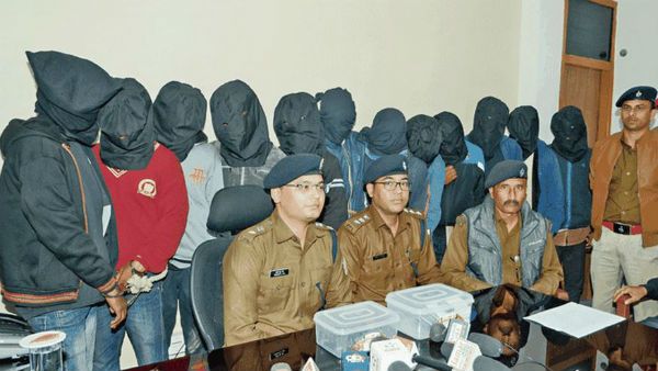 ఇక్కడ వెటర్నరి డాక్టర్ ప్రియాంక.. అక్కడ న్యాయ విద్యార్థిని: తుపాకీతో బెదిరించి గ్యాంగ్ రేప్