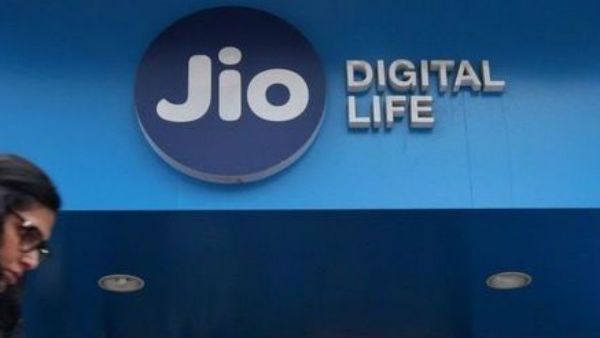 ఆస్తులు అమ్మి డబ్బులు కట్టాలి..ఆ టెలికాం ఆపరేటర్లను ప్రభుత్వం ఆదుకోరాదు: జియో