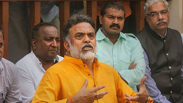 శివసేన ట్రాప్ లో కాంగ్రెస్: వాళ్ల తప్పు మన మీద: అసమ్మతి నేత!