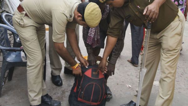 అయోధ్యకు టెర్రర్ ముప్పు... భద్రతా వలయంలో అయోధ్య .. 30 బాంబ్ స్క్వాడ్ ల మోహరింపు