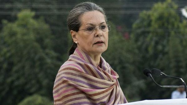 మహారాష్ట్ర రాజకీయాల్లో మహా ట్విస్ట్ లు..! బీజేపి హాండ్స్ అప్ ! రంగంలోకి సోనియా..!!