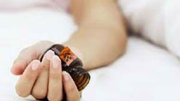 సాఫ్ట్‌వేర్ ఉద్యోగి ఆత్మహత్య..? భర్తతో గొడవ.. ఎఫైర్‌ ఉందని తెలిసి మనస్థాపం, అల్లుడే..