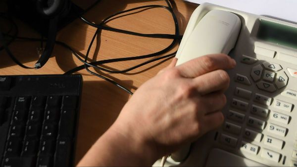 అంకెల గారడీ: సూసైడ్ హెల్ప్ లైన్‌కు కాల్ చేస్తే ఆ కొంపకు కనెక్ట్ అయ్యింది